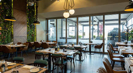 Espaço gastronômico contemporâneo preparado para experiências e reservas em plataforma para restaurantes parceiros.